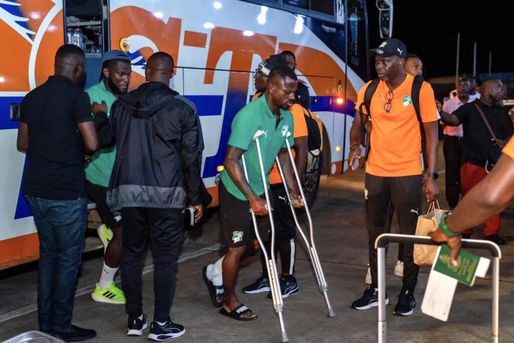 Face aux critiques infligées à Eric Bailly après la défaite contre la Sierra Leone, le coach Emerse Faé déclare : ''Nous perdons ensemble, sans regrets.'' 2 WhatsApp Image 2024 10 16 at 13.15.04