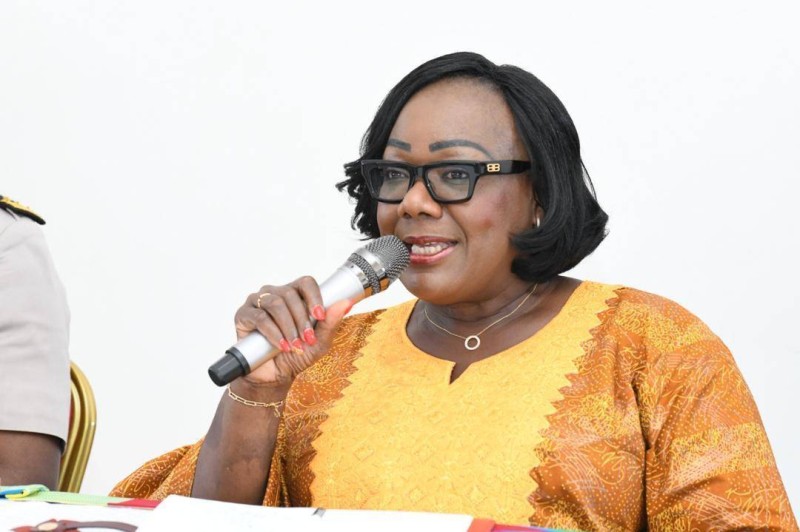 Anne Ouloto annonce la candidature dAllassa Ouattara a la presidentielle 2025
