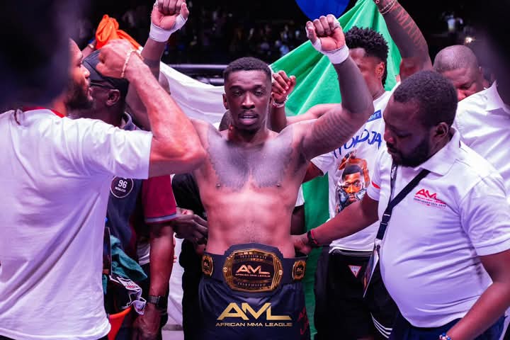 Ivoirien Samo Samo vainqueur face au Malien Sounkara Moussa au MMA league