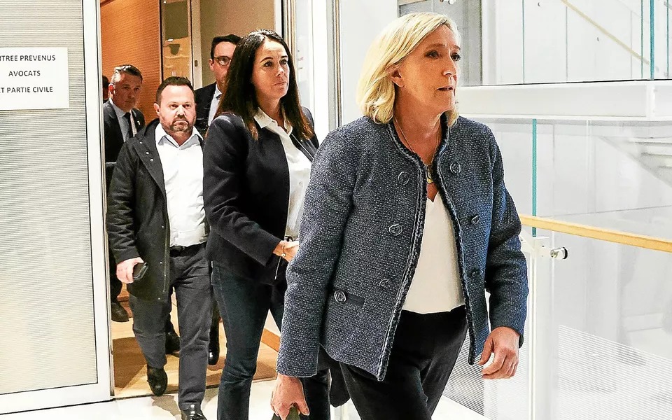 5 ans dineligibilite et 2 ans de prison ferme pour Marine Le Pen