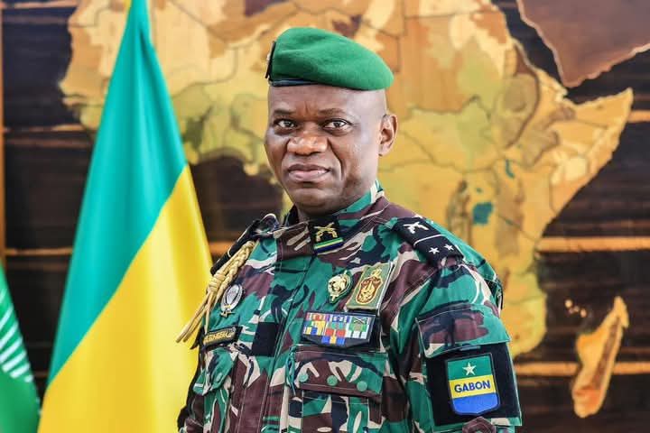 Brice Oligui Nguema officialise sa candidature a la presidentielle au Gabon