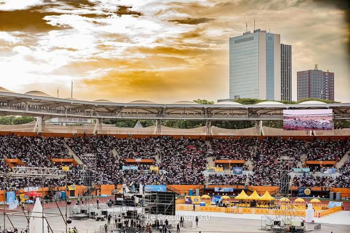40 ans après Alpha Blondy: Didi B remplit le stade Félix Houphouët-Boigny 1 40 ans apres Alpha Blondy Didi B remplit le stade Felix Houphouet Boigny 1