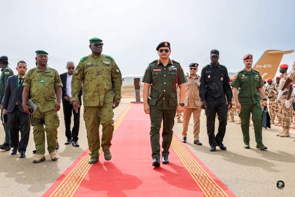 Le fils de Khalifa Haftar recu au Niger