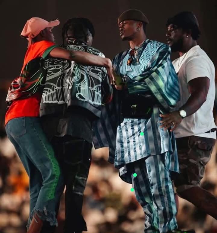 Tensions en coulisses lors du concert de Didi B : Fior de Bior et Roselyne Layo écartés ? 1 Tensions en coulisses lors du concert de Didi B